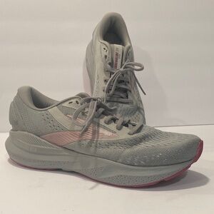 Brooks Women's Athletic Shoes in Gray and Pink